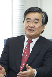 医学系研究科長・医学部長 宮園浩平